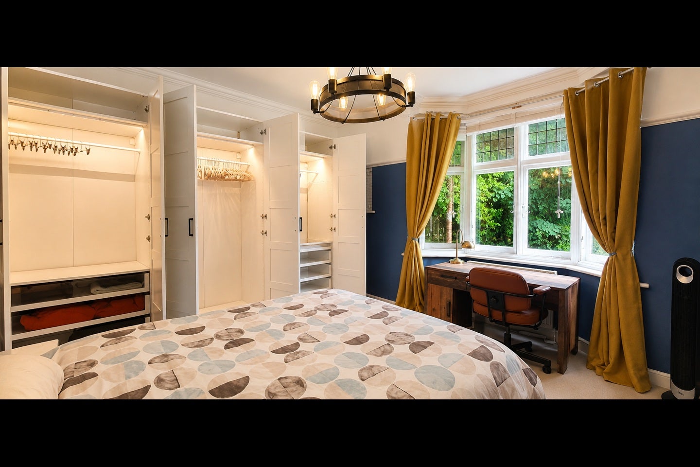 Room Hillcroome Road in Greater London