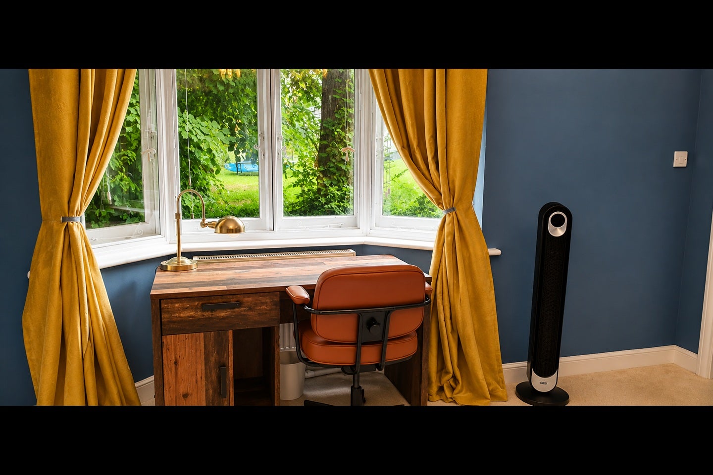 Room Hillcroome Road in Greater London