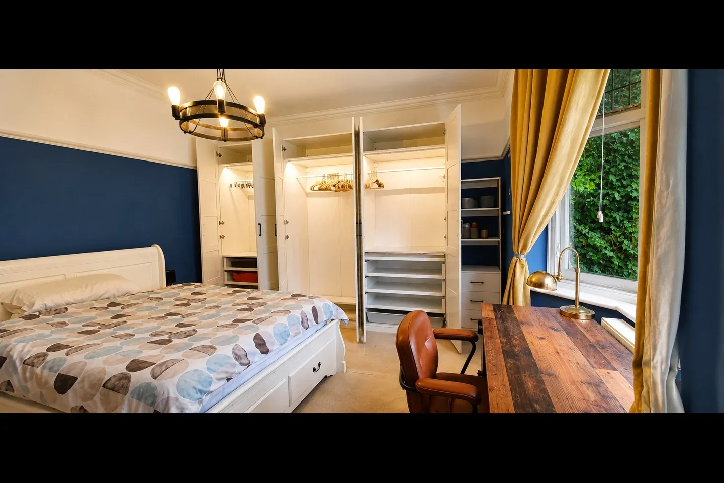 Room Hillcroome Road in Greater London
