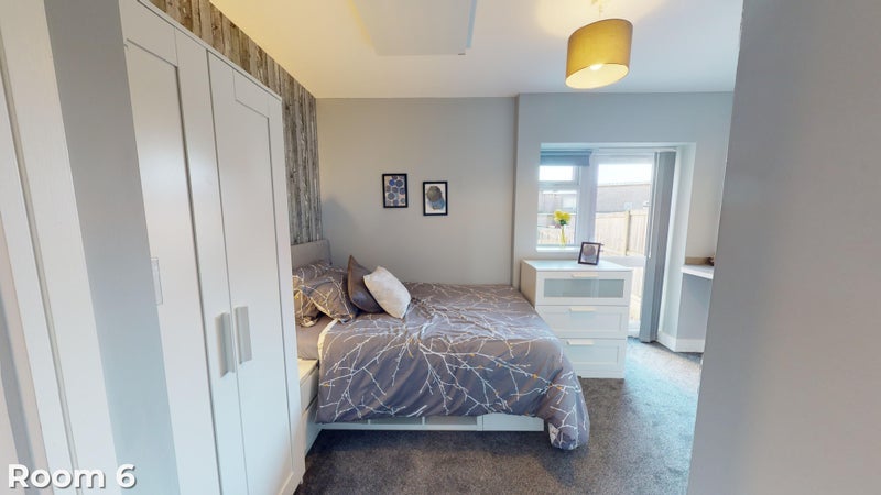 Room Pentland Avenue in Chelmsford