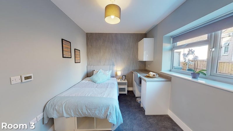Room Pentland Avenue in Chelmsford