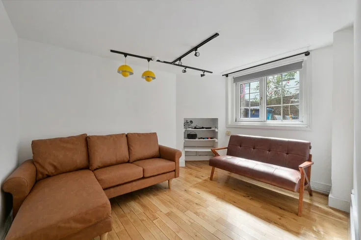 Flat Parfett Street in Greater London