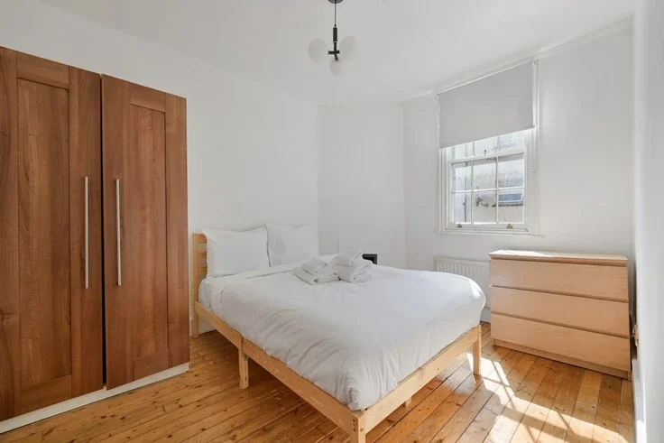 Flat Parfett Street in Greater London