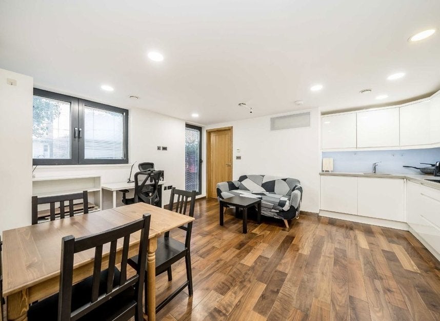 Flat Hatton Row in City of Westminster