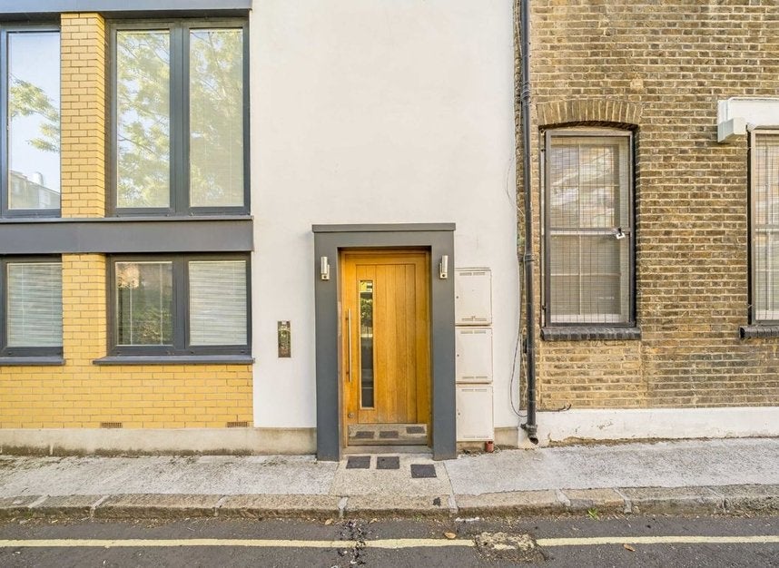 Flat Hatton Row in City of Westminster
