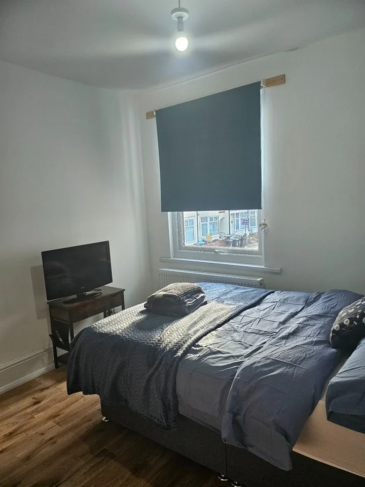 Room Durham Road in Greater London