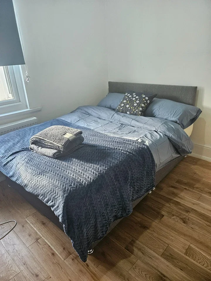 Room Durham Road in Greater London