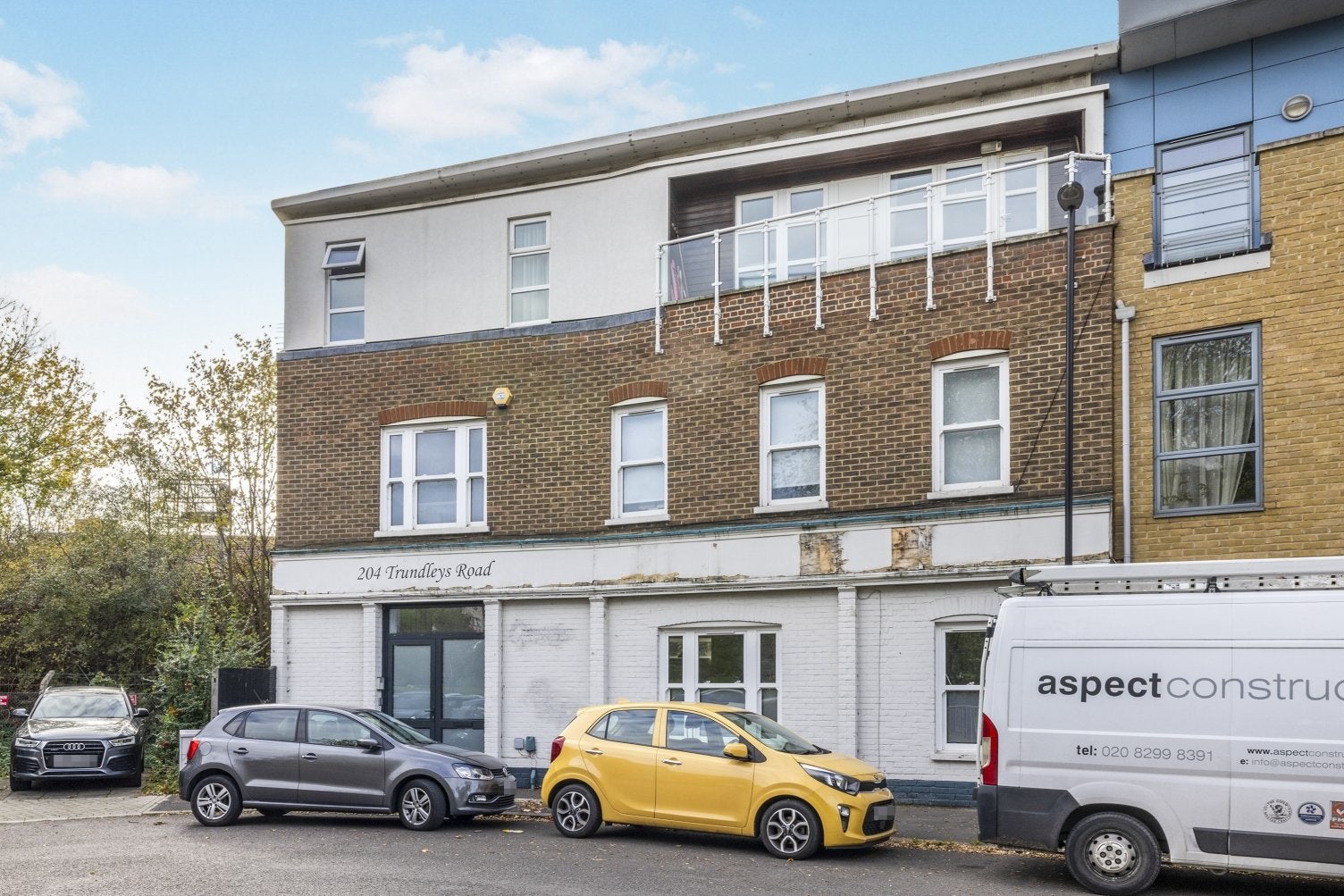 Flat Trundley's Road in Greater London