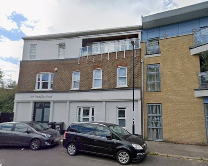 Flat Trundley's Road in Greater London