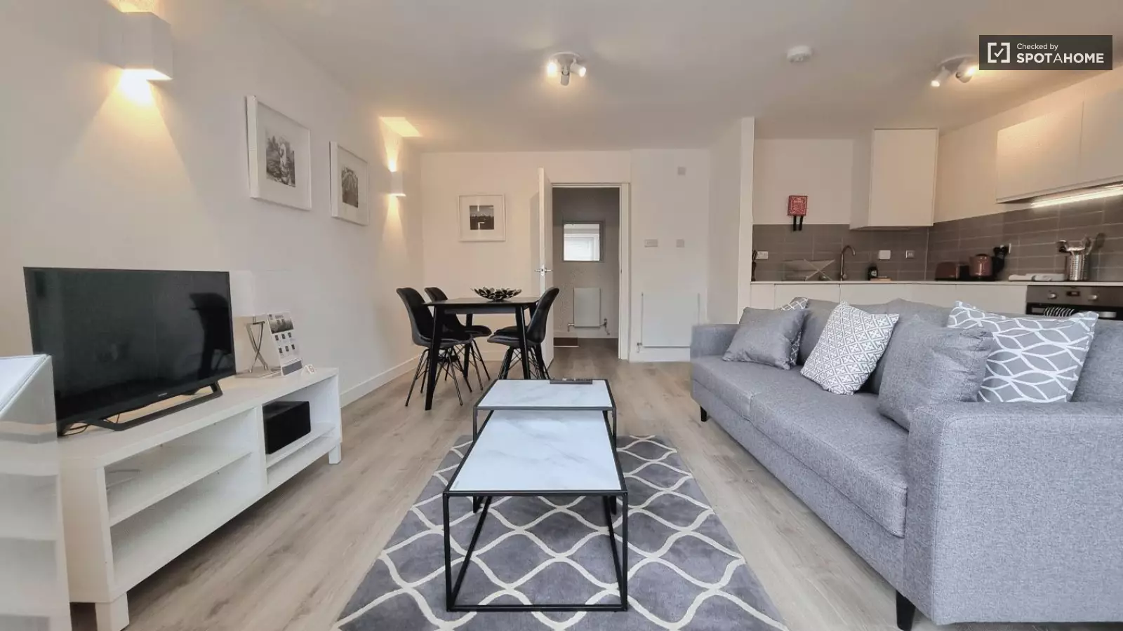 Flat Kew Bridge Court in Greater London