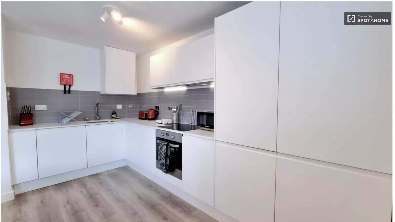 Flat Kew Bridge Court in Greater London