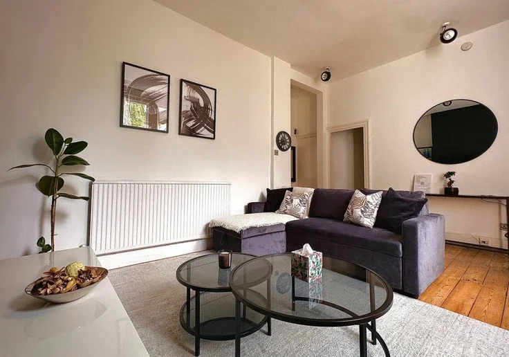 Flat Filmer Road in Greater London