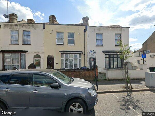 Flat Beverley Road in Greater London