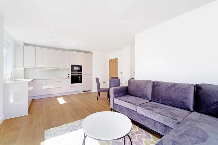 Flat Lismore Boulevard in Greater London