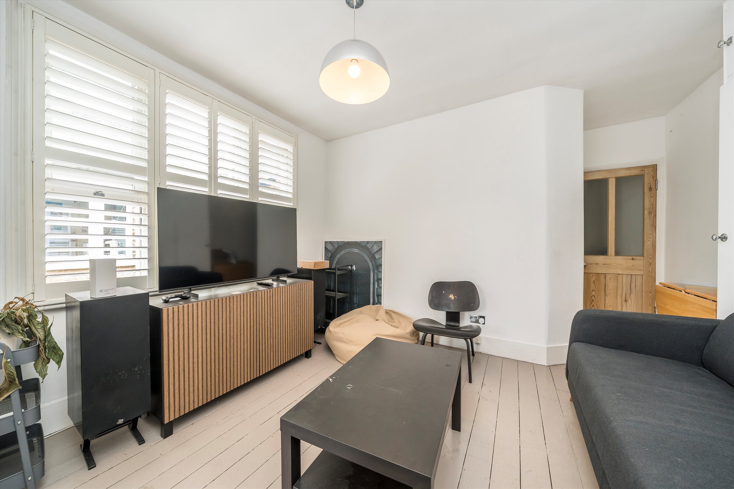 Flat Cowley Road in Greater London
