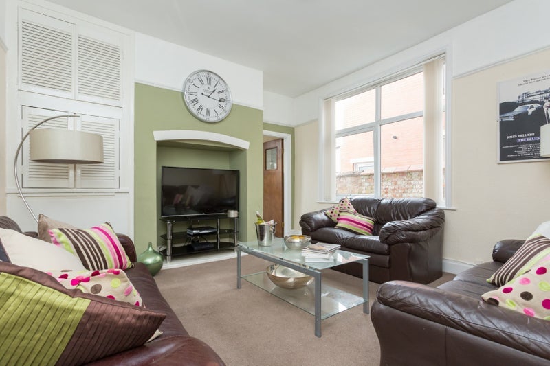 Room East Cliff Road in Preston