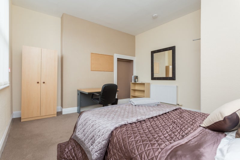 Room East Cliff Road in Preston