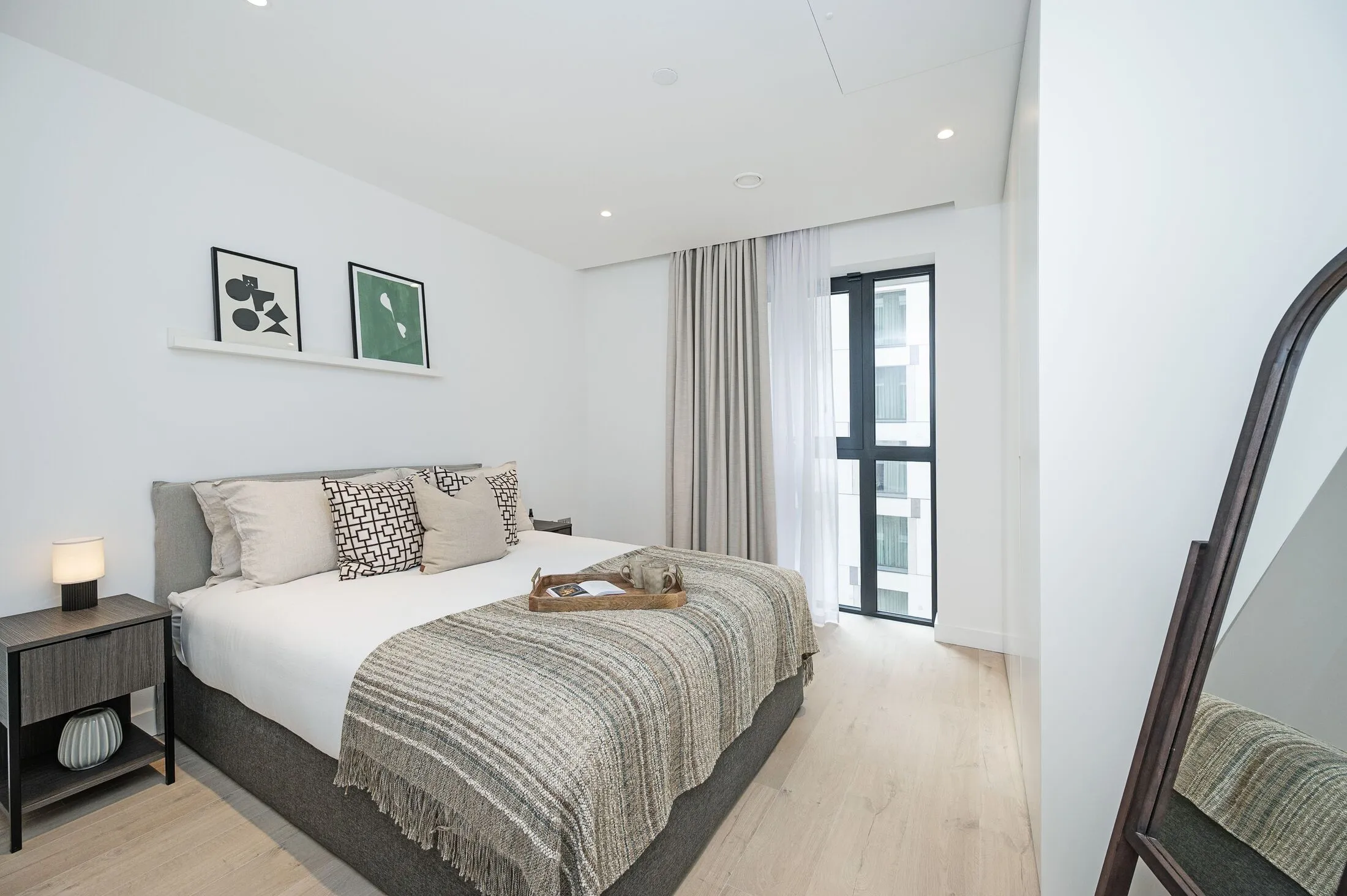 Flat New Drum Street in Greater London