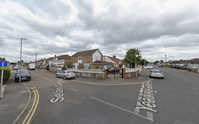 Flat Selan Gardens in Greater London