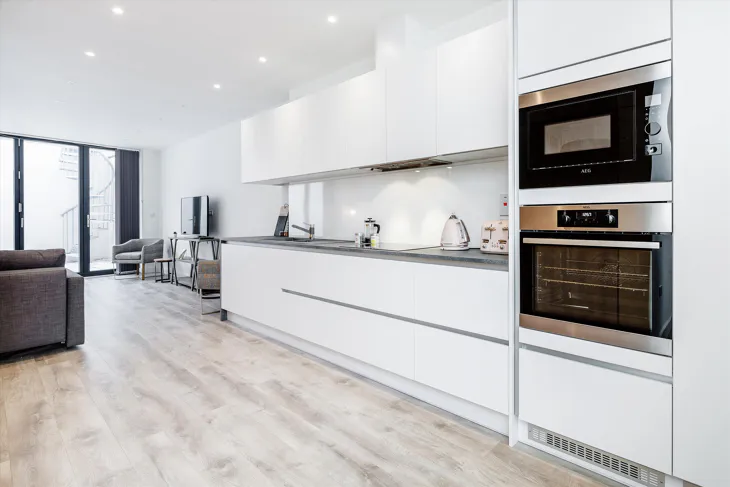 Flat Grange Road in Greater London