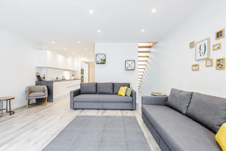Flat Grange Road in Greater London