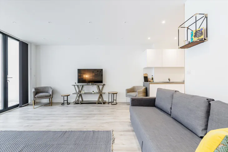 Flat Grange Road in Greater London