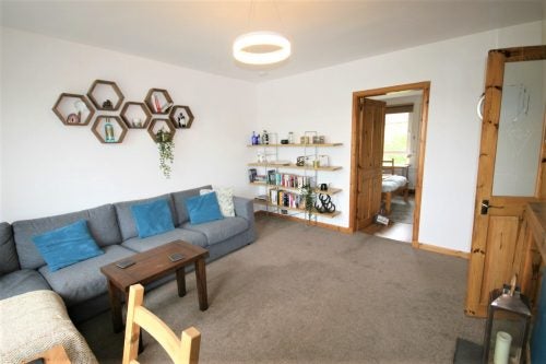 Flat Hillview Cottages in City of Edinburgh