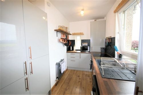 Flat Hillview Cottages in City of Edinburgh