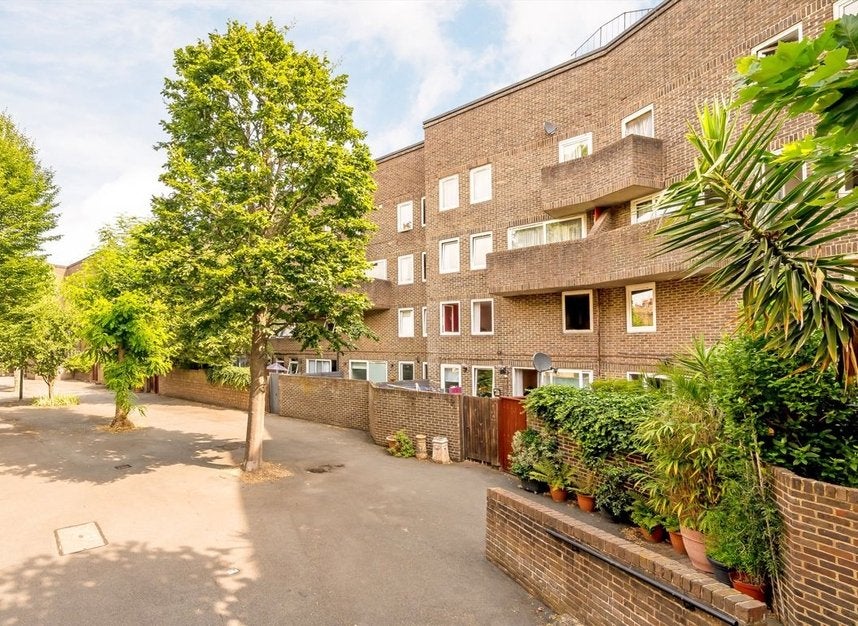 House Burlington Close in City of Westminster