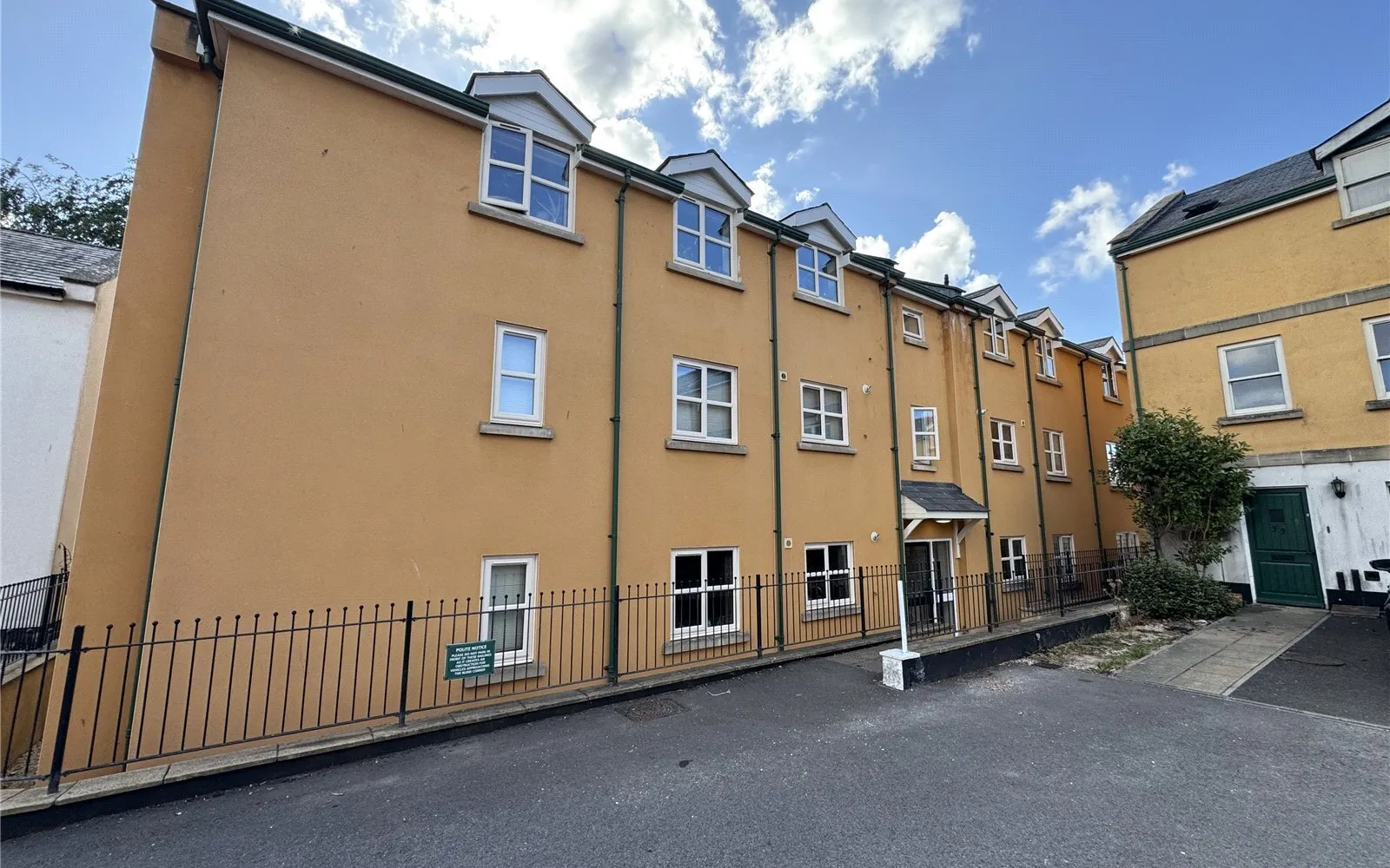 Flat Long Street in Williton