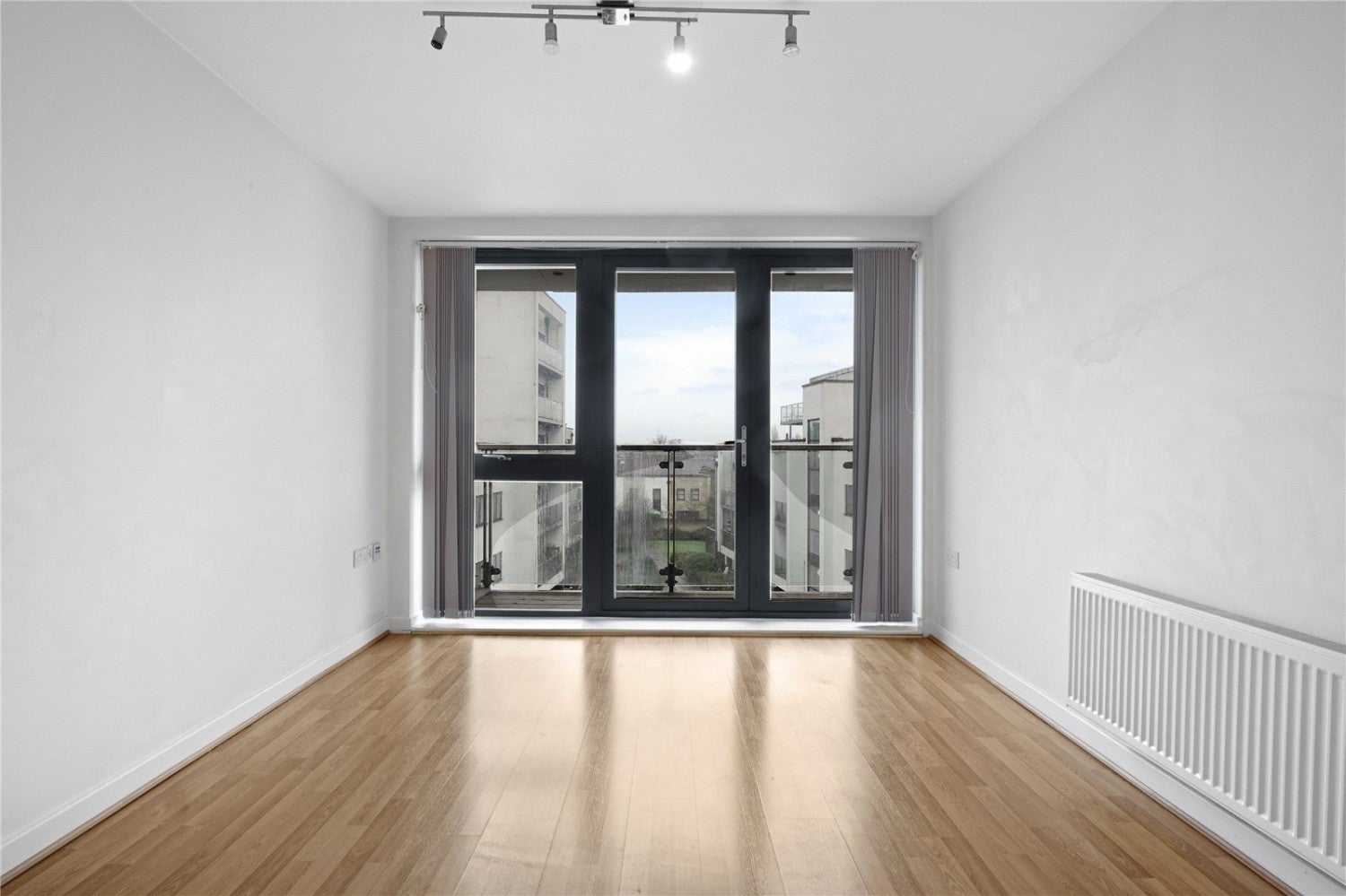 Flat Hillyfield in Greater London