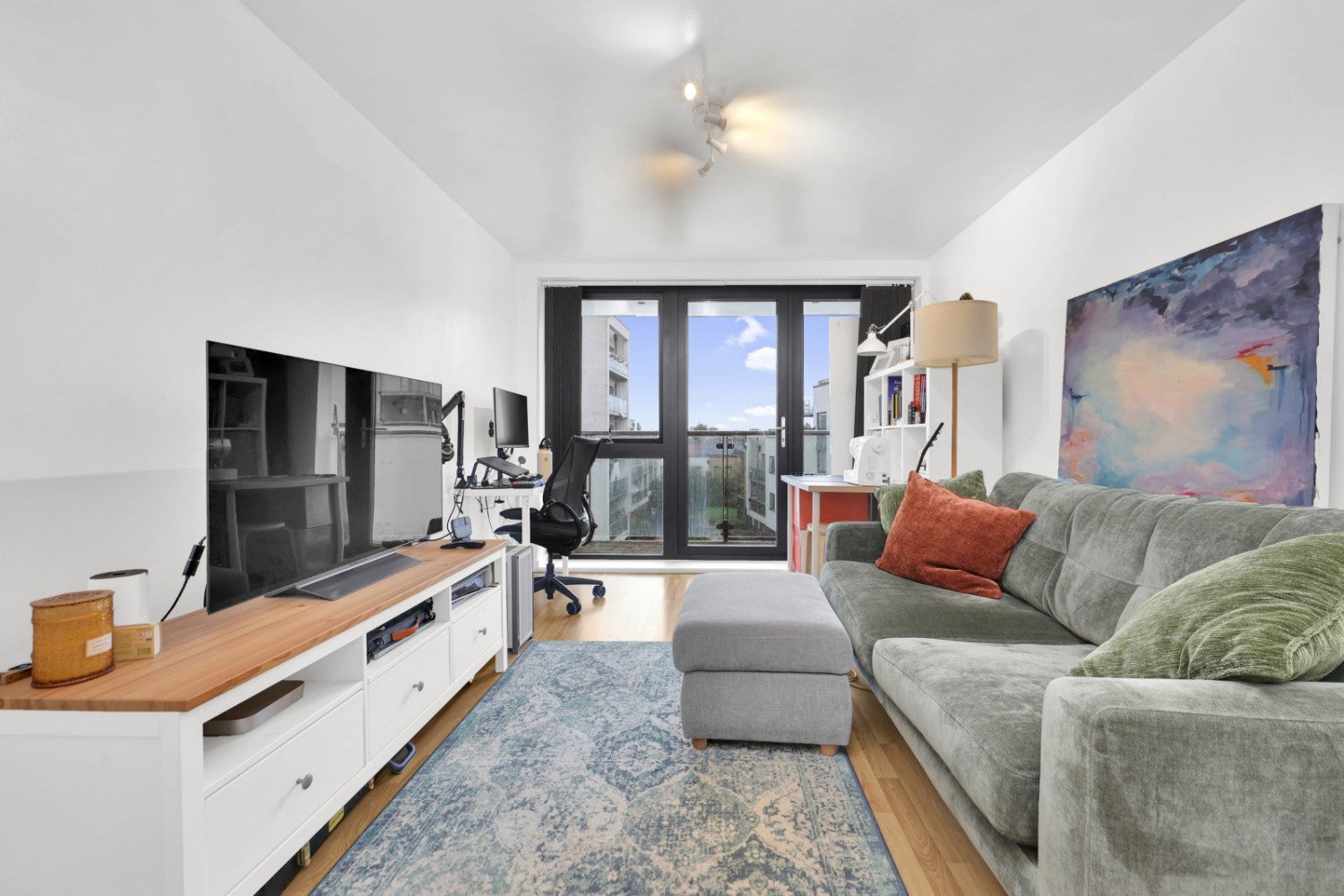 Flat Hillyfield in Greater London
