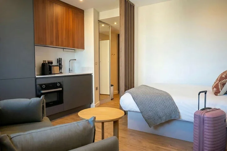 Flat Victoria Road in Greater London
