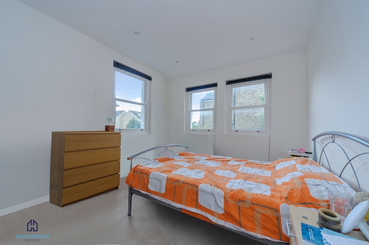 Flat Aldred Road in London