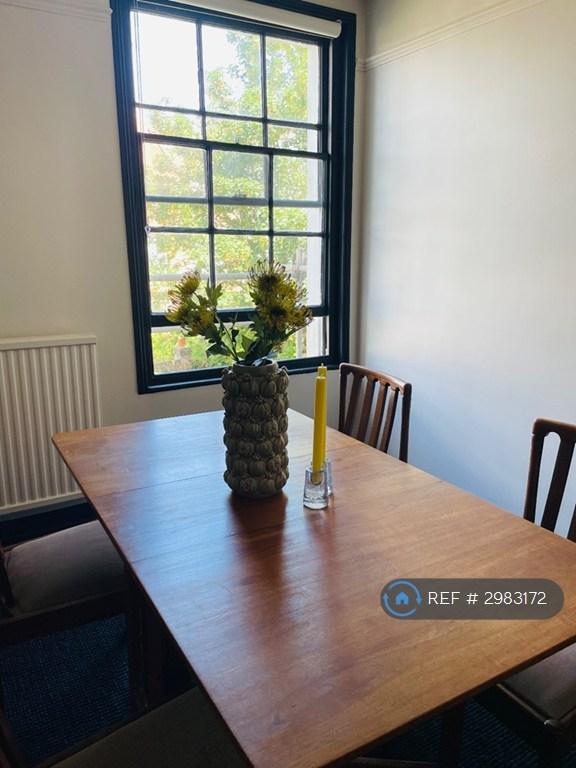 Flat Wellington Square in St Leonards