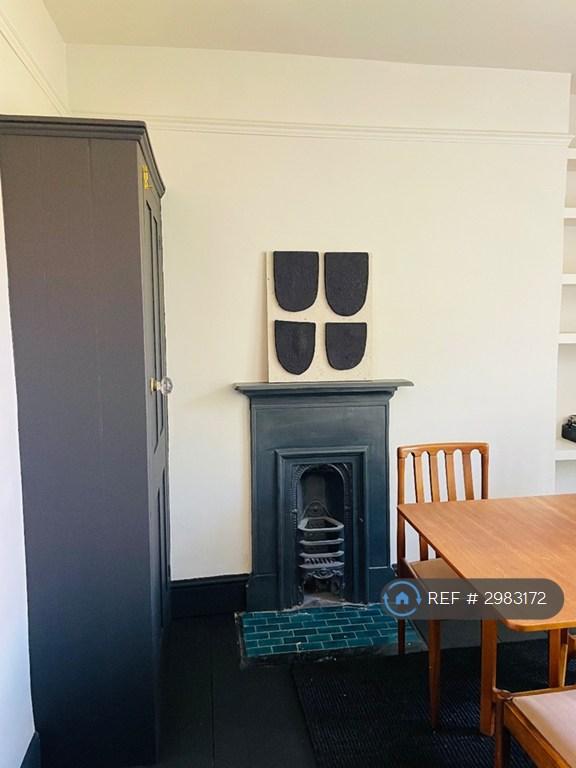 Flat Wellington Square in St Leonards
