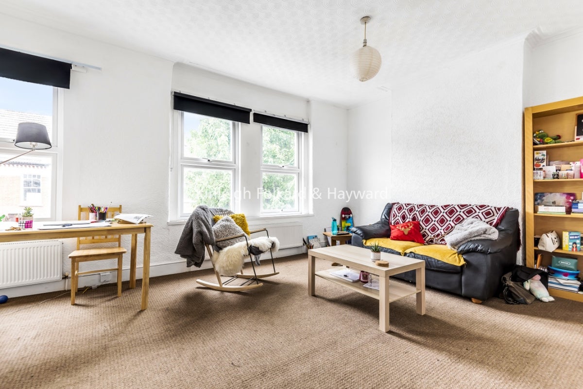 Flat Gilbey Road in Greater London