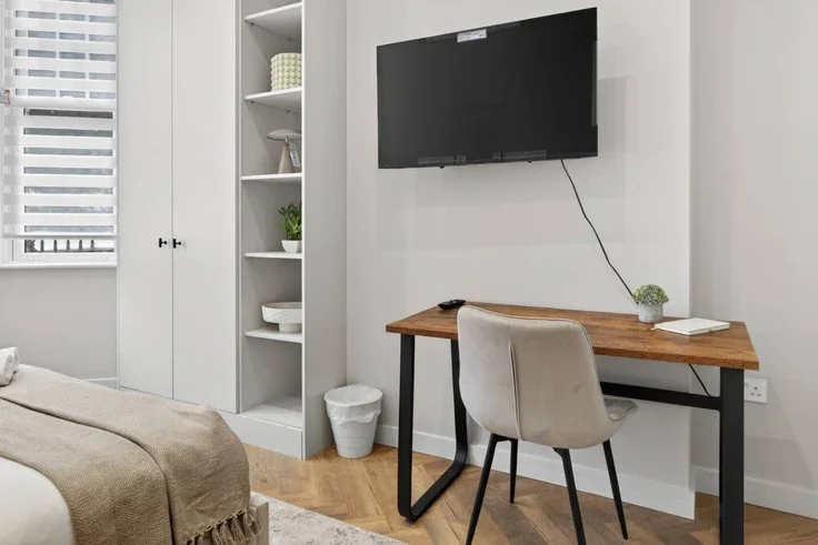 Room Baron's Court Road in Greater London