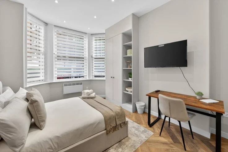 Room Baron's Court Road in Greater London