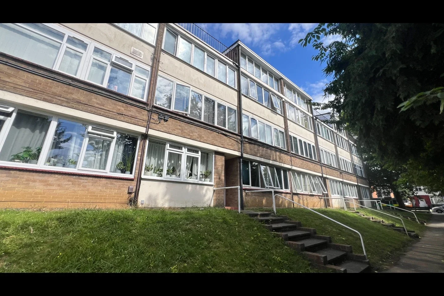 Flat Dunstable Road in Lewsey Farm