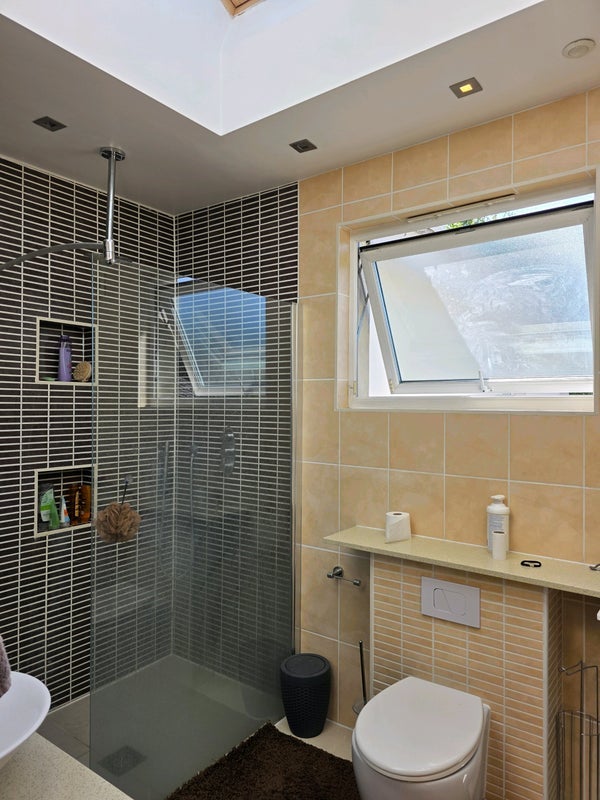 Room Station Road in Greater London