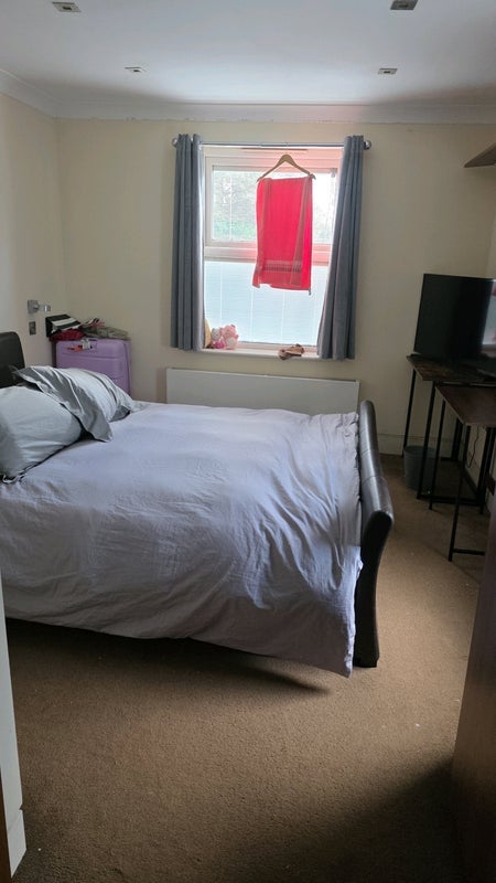 Room Station Road in Greater London