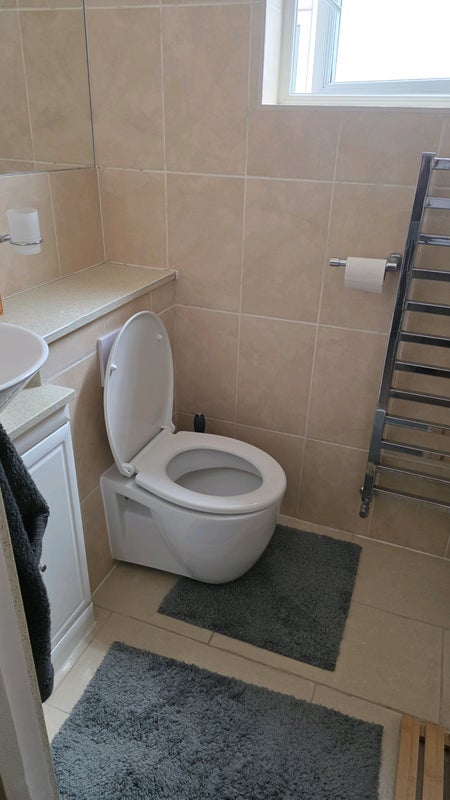 Room Station Road in Greater London