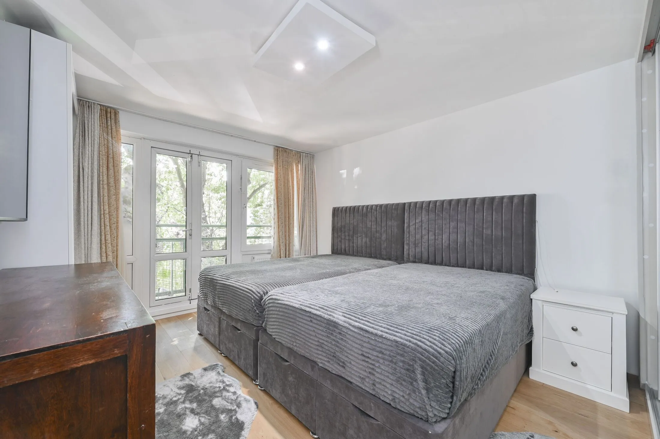 Flat Weedington Road in Greater London