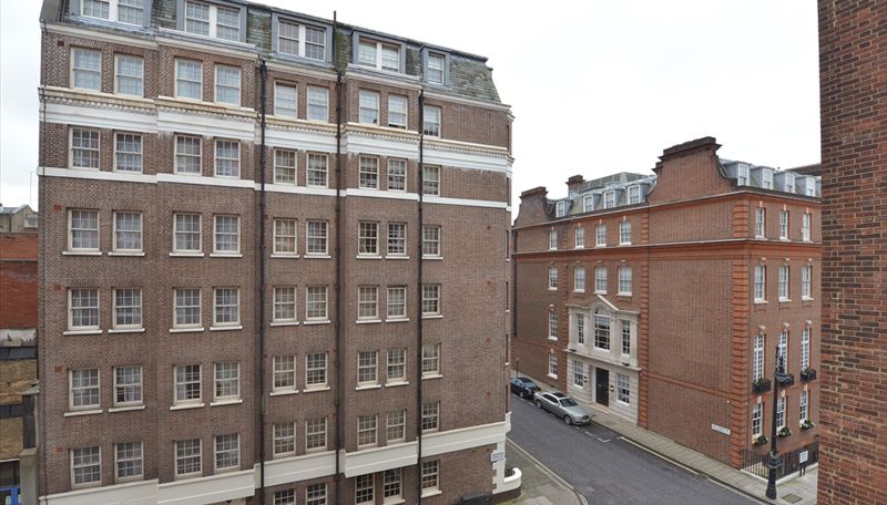 Flat Hill Street in City of Westminster