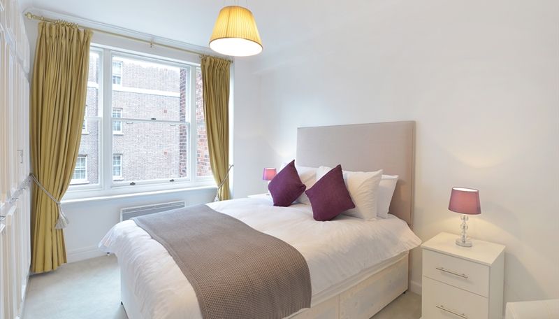 Flat Hill Street in City of Westminster