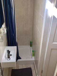 Room St Andrews Road in Greater London