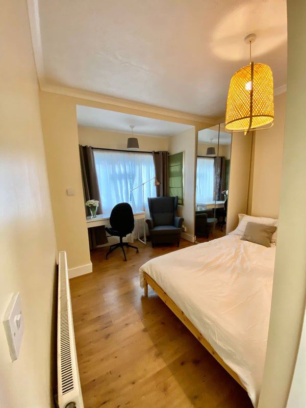 Room St Andrews Road in Greater London