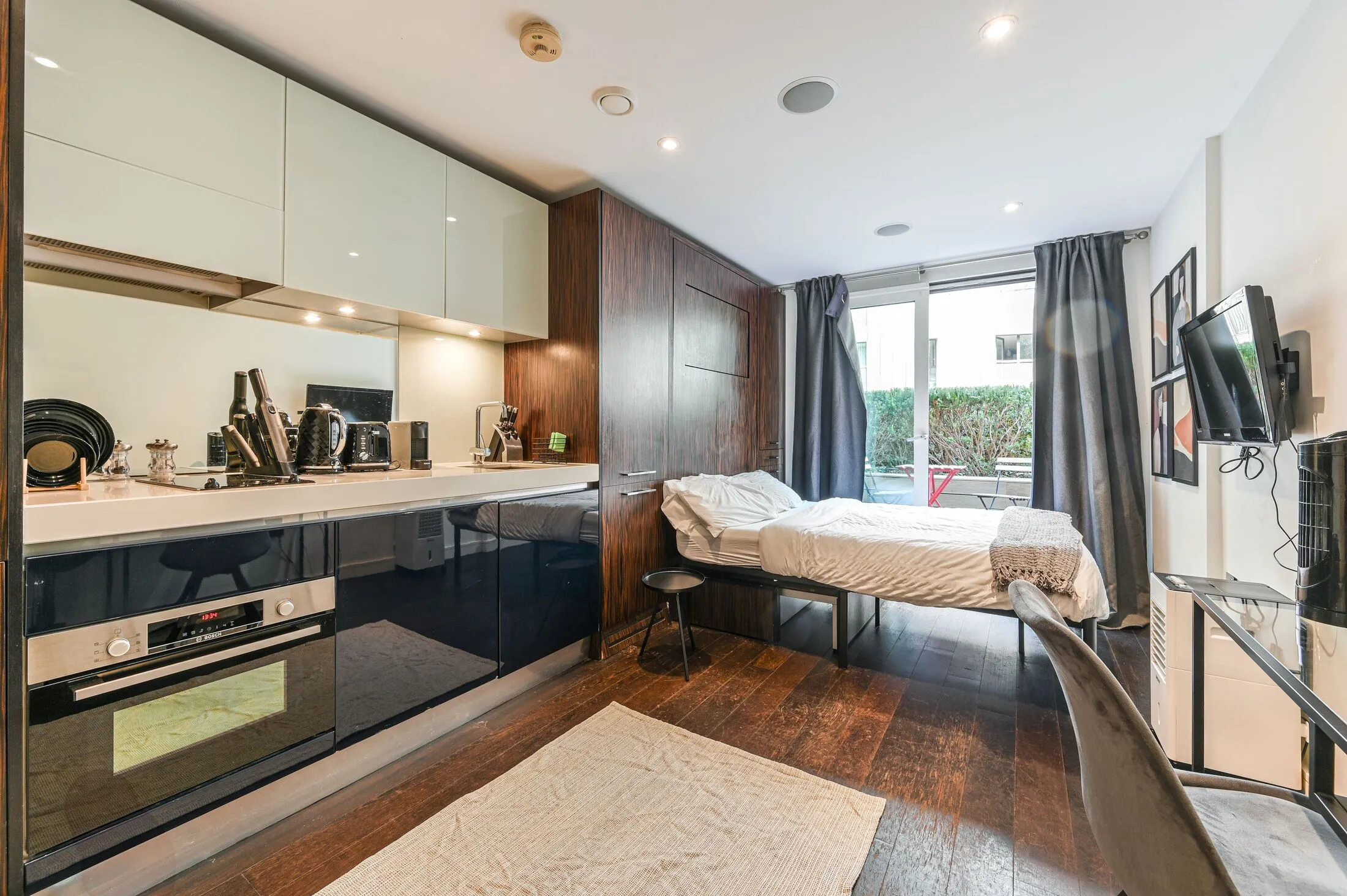Flat Gatliff Road in City of Westminster