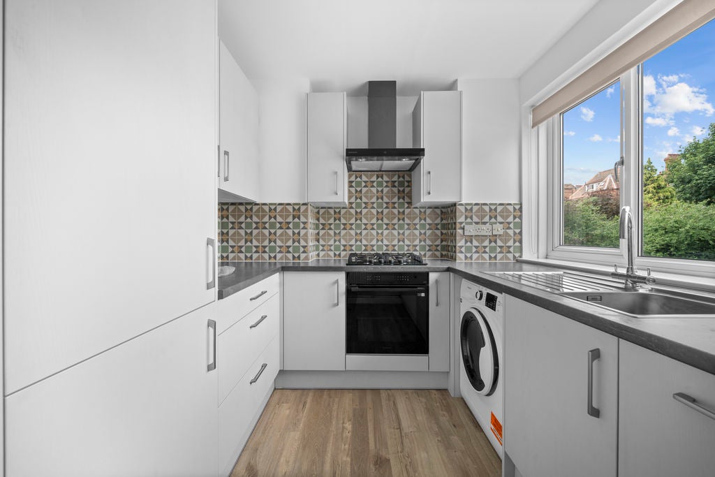Flat Fellows Road in Greater London